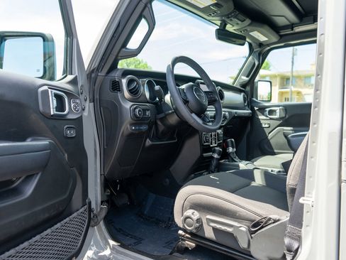 Used 2023 Jeep Wrangler Unlimited w/ Sun & Screen Package AWD/4WD image 14