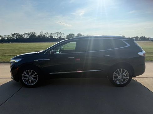 Used 2023 Buick Enclave Essence w/ Experience Buick Package AWD/4WD image 7