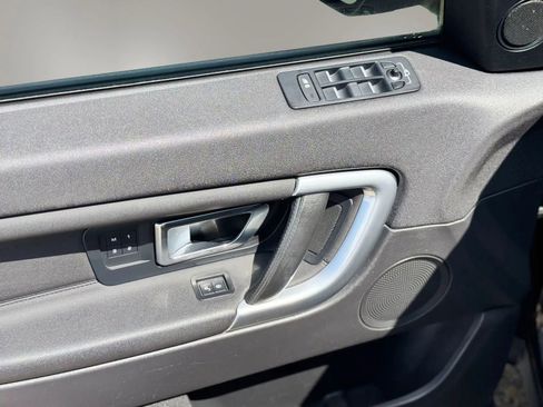 Used 2018 Land Rover Discovery Sport HSE image 15