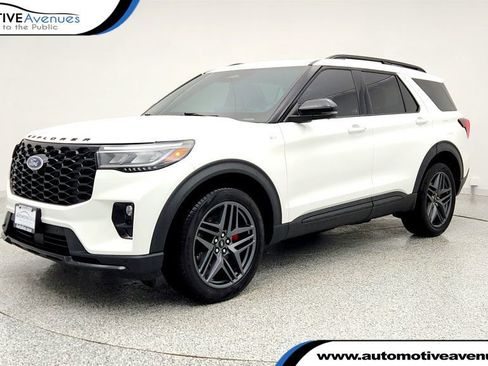 Used 2025 Ford Explorer ST-Line w/ Premium Package image 1