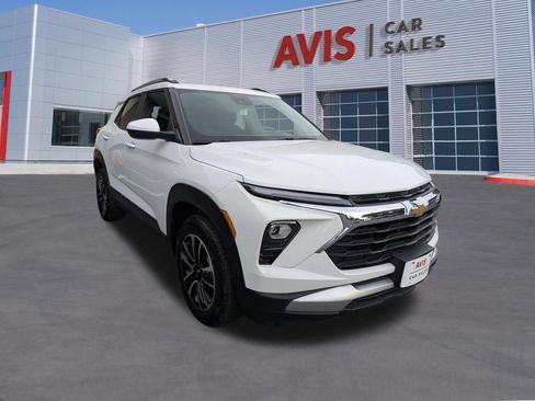 Used 2025 Chevrolet TrailBlazer LT AWD/4WD image 3