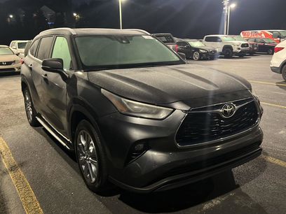 Used 2023 Toyota Highlander Limited