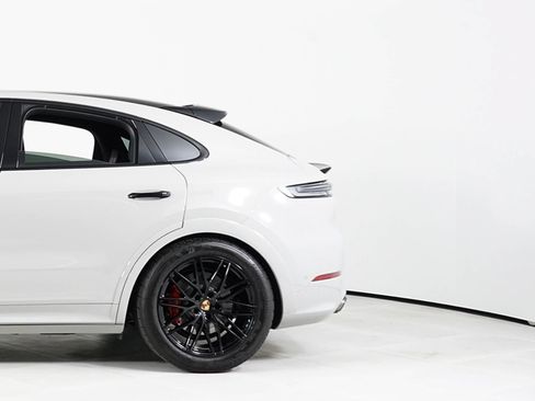 Used 2026 Porsche Cayenne GTS AWD/4WD image 13
