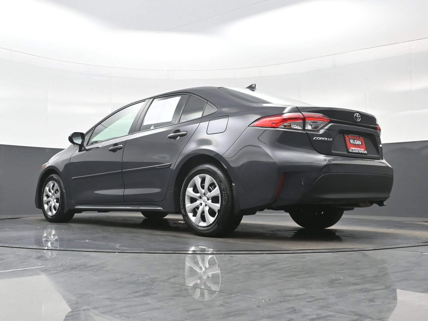 Used 2025 Toyota Corolla LE FWD image 28