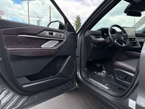 Used 2025 Ford Explorer Platinum w/ LUX Leather Package AWD/4WD image 10