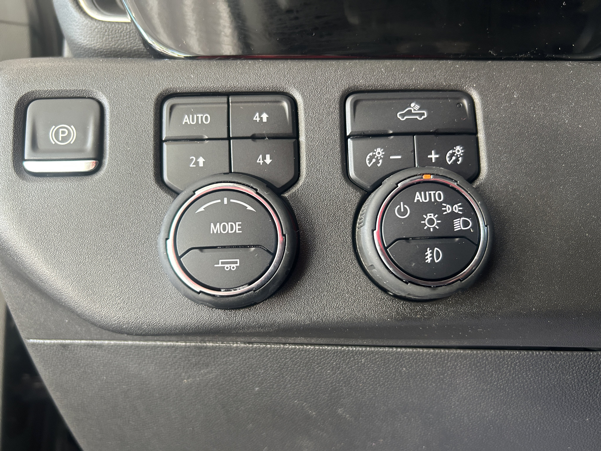 Used 2025 Chevrolet Silverado 1500 LT Trail Boss w/ Convenience Package II AWD/4WD image 29