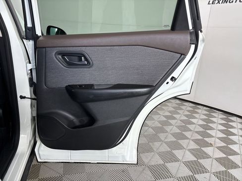 Used 2023 Nissan Rogue S image 23