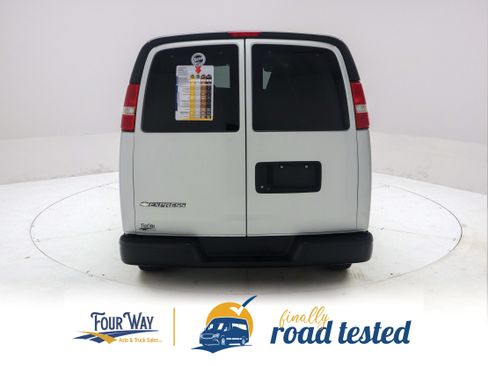 Used 2019 Chevrolet Express 3500 LS RWD image 5