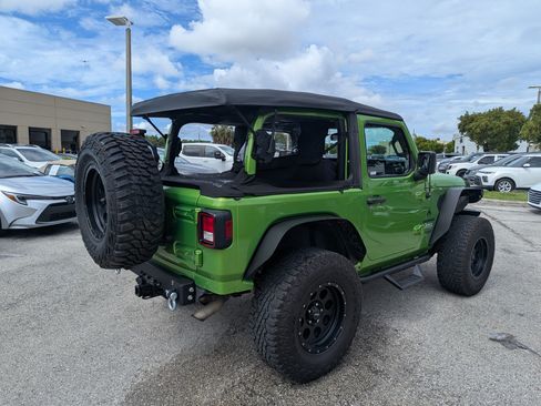 Used 2018 Jeep Wrangler Sport AWD/4WD image 3