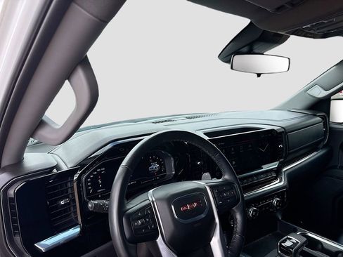 Used 2024 GMC Sierra 1500 Elevation image 11