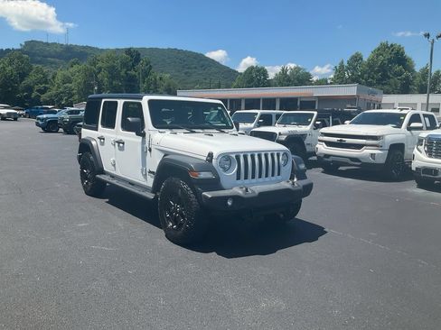 Used 2021 Jeep Wrangler Unlimited Sport AWD/4WD image 3