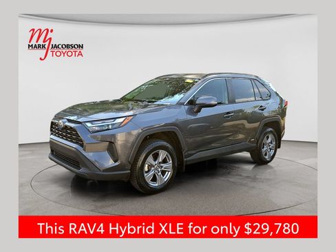 Used 2022 Toyota RAV4 XLE AWD/4WD image 1