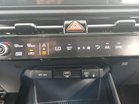 New 2026 Kia Niro EX FWD image 28