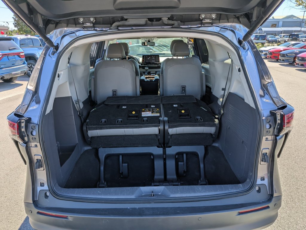 Used 2022 Toyota Sienna XLE FWD image 9