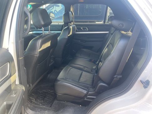 Used 2016 Ford Explorer XLT w/ Equipment Group 202A image 10
