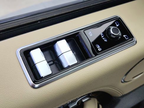 Used 2019 Land Rover Range Rover HSE image 24