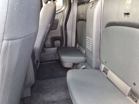 Used 2022 Nissan Frontier S RWD image 11