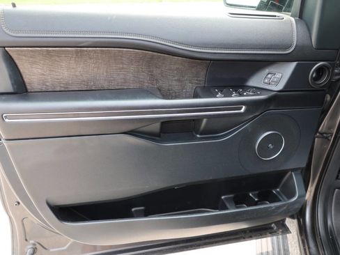 Used 2021 Ford Expedition Limited image 12