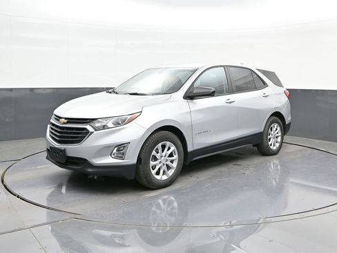 Used 2020 Chevrolet Equinox LS w/ LS Convenience Package image 28