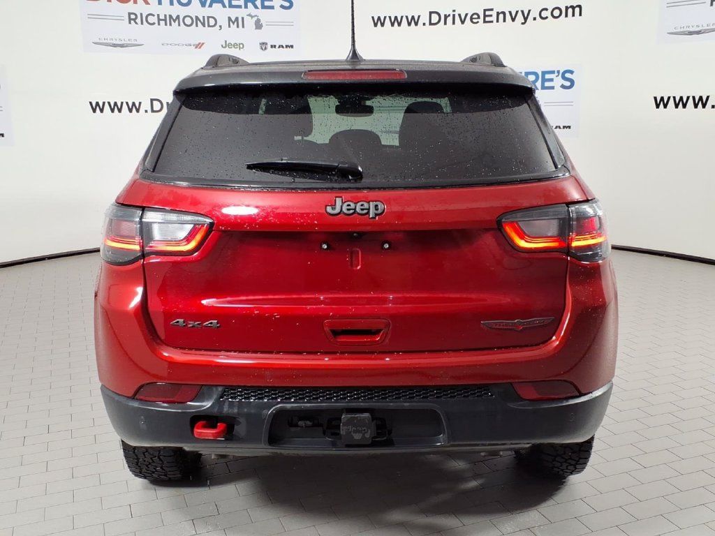 Used 2025 Jeep Compass Trailhawk w/ Trailhawk Elite Group AWD/4WD image 5