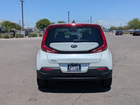 Used 2021 Kia Soul LX FWD image 4