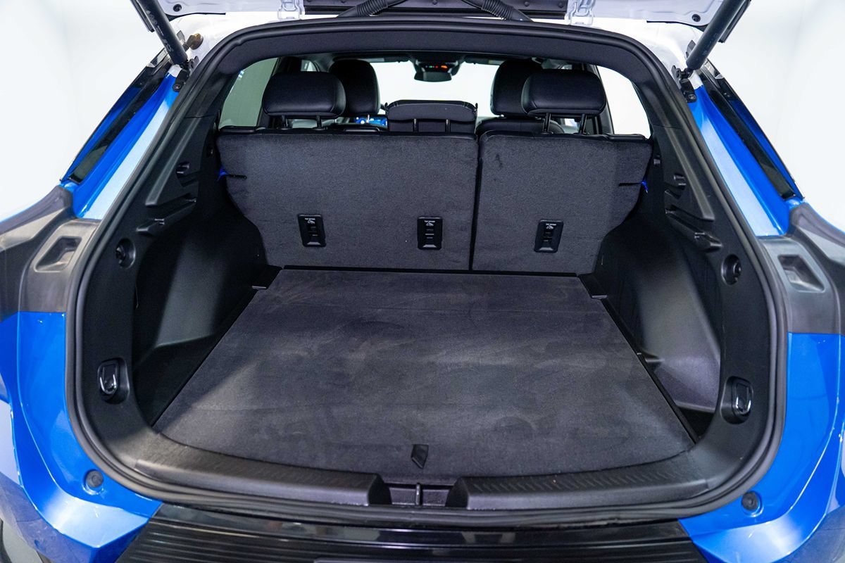 Used 2024 Chevrolet Equinox EV LT w/ LPO, Illumination Package FWD image 13