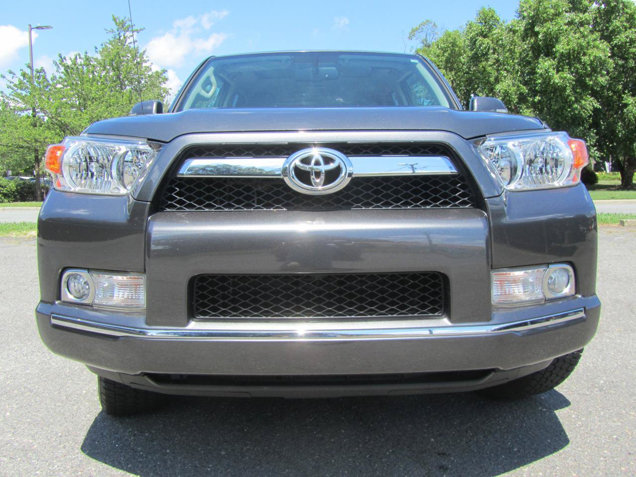 Used 2011 Toyota 4Runner SR5 AWD/4WD image 4