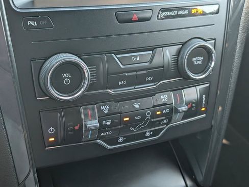 Used 2019 Ford Explorer XLT w/ Equipment Group 202A FWD image 20