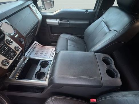 Used 2014 Ford F250 Lariat w/ Lariat Interior Package image 22