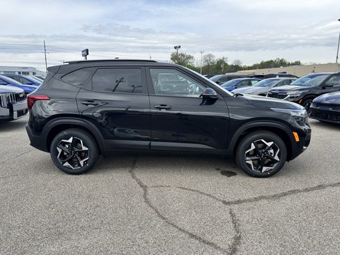 New 2026 Kia Seltos S AWD/4WD image 2