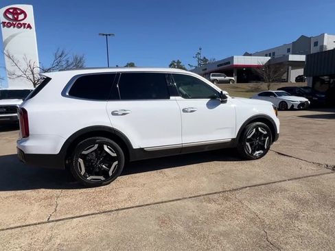 Used 2024 Kia Telluride S w/ S Sunroof Package image 7