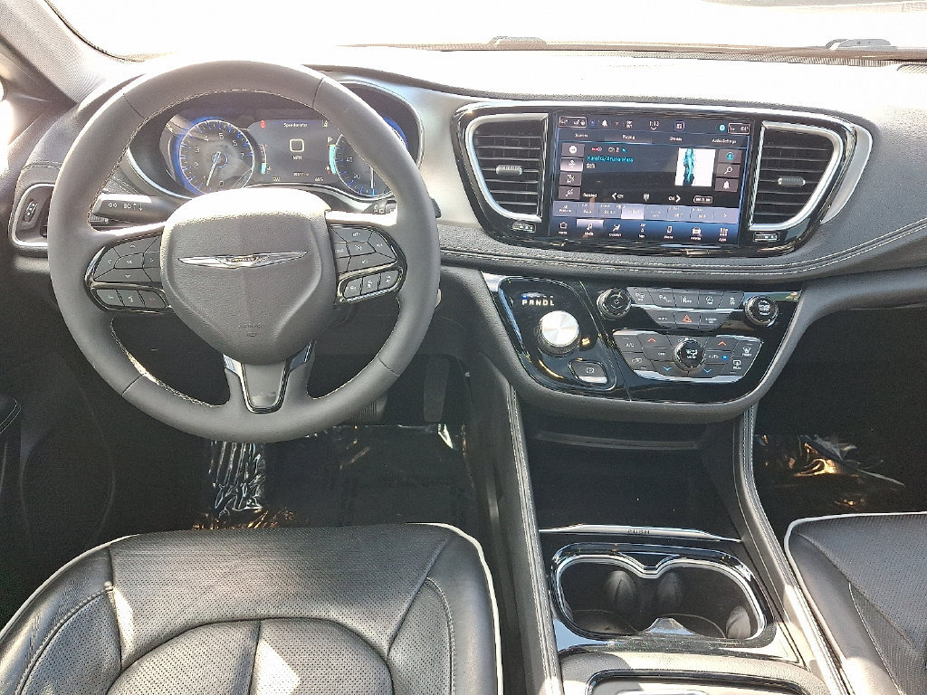 Used 2023 Chrysler Pacifica Limited w/ S Appearance Package FWD image 13