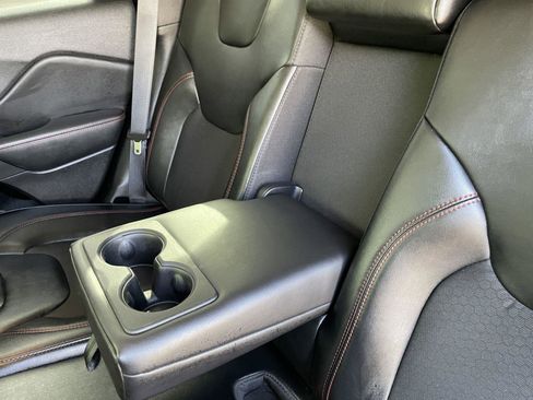 Used 2021 Jeep Cherokee Trailhawk AWD/4WD image 38
