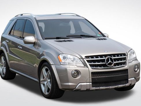 Used 2009 Mercedes-Benz ML 63 AMG 4MATIC image 8