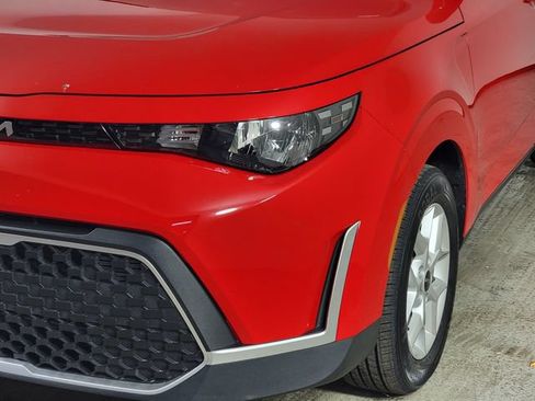 Used 2025 Kia Soul LX w/ LX Technology Package FWD image 9