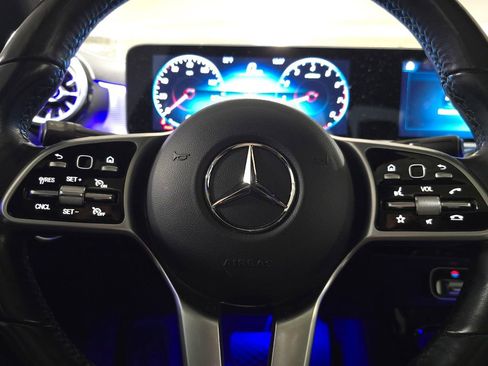 Used 2022 Mercedes-Benz CLA 250 4MATIC image 25