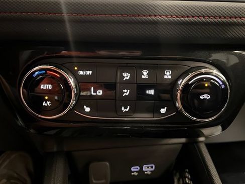 Used 2025 Chevrolet TrailBlazer RS w/ Convenience Package AWD/4WD image 29