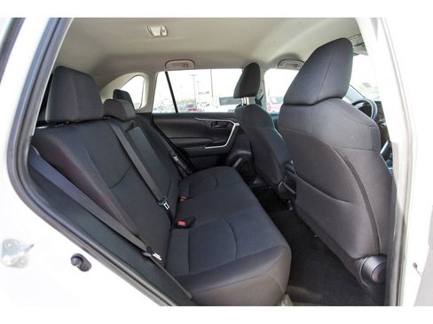 Used 2021 Toyota RAV4 LE image 10