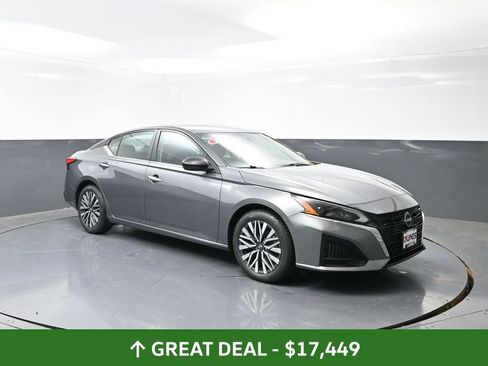 Used 2024 Nissan Altima 2.5 SV image 5