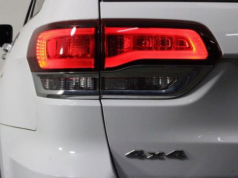 Used 2021 Jeep Grand Cherokee Limited w/ Sun & Sound Group image 46