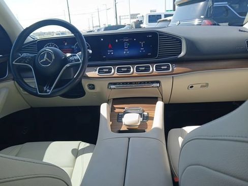 Used 2025 Mercedes-Benz GLE 350 4MATIC image 11