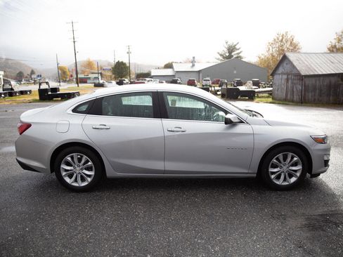 Used 2022 Chevrolet Malibu LT image 2