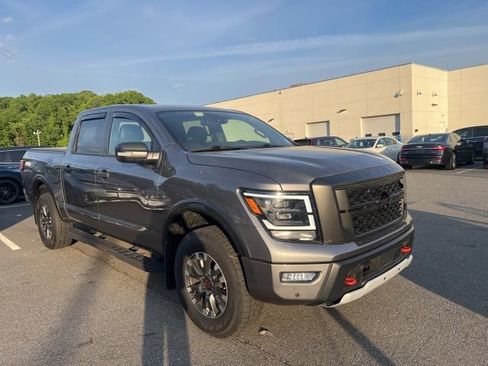 Used 2024 Nissan Titan PRO-4X w/ Pro-4x Convenience Package AWD/4WD image 5