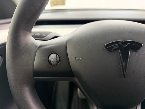Used 2024 Tesla Model Y 2WD image 15