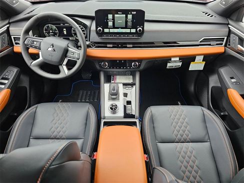 New 2025 Mitsubishi Outlander SEL image 6