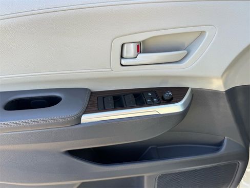 Used 2024 Toyota Sienna LE image 12
