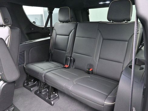 Used 2024 Chevrolet Suburban Premier image 31