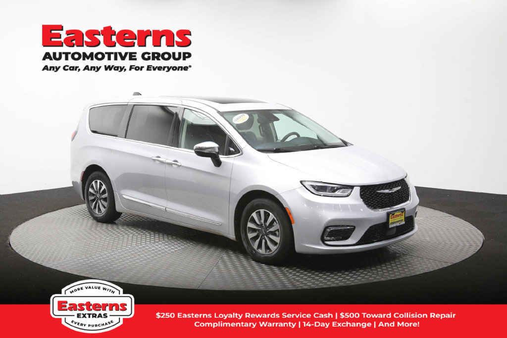 Used 2023 Chrysler Pacifica Limited FWD image 51