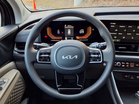 New 2026 Kia Carnival LX FWD image 7