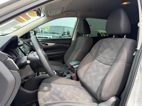 Used 2016 Nissan Rogue SV image 18